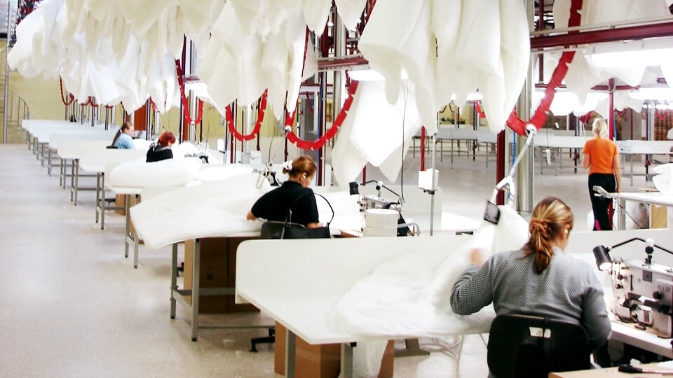 eton-systems_home-textile_wendre-making-comforters